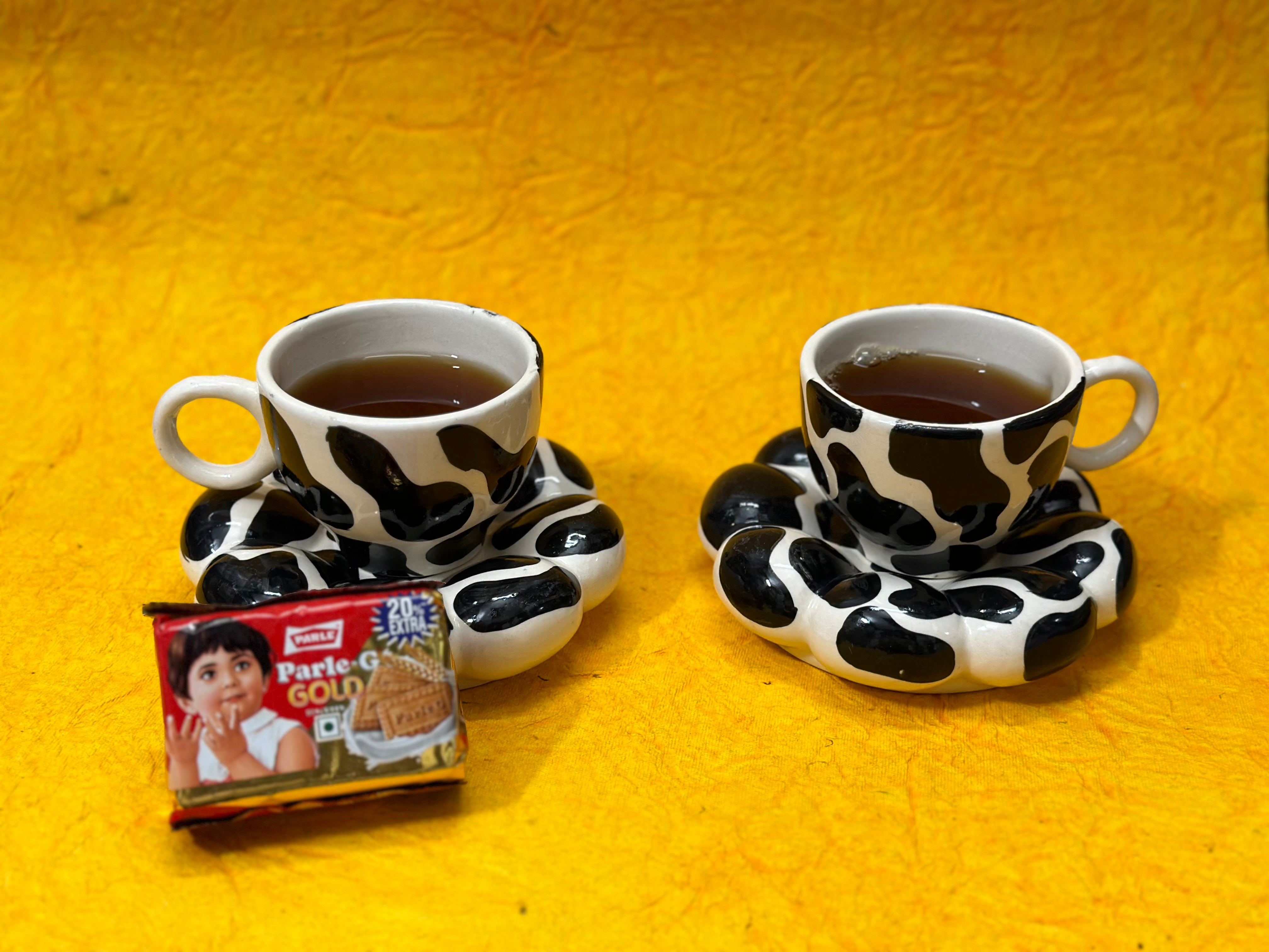 SET OF 2 CUPS WITH FLOWER STYLE SAUCERS - Utensil Master