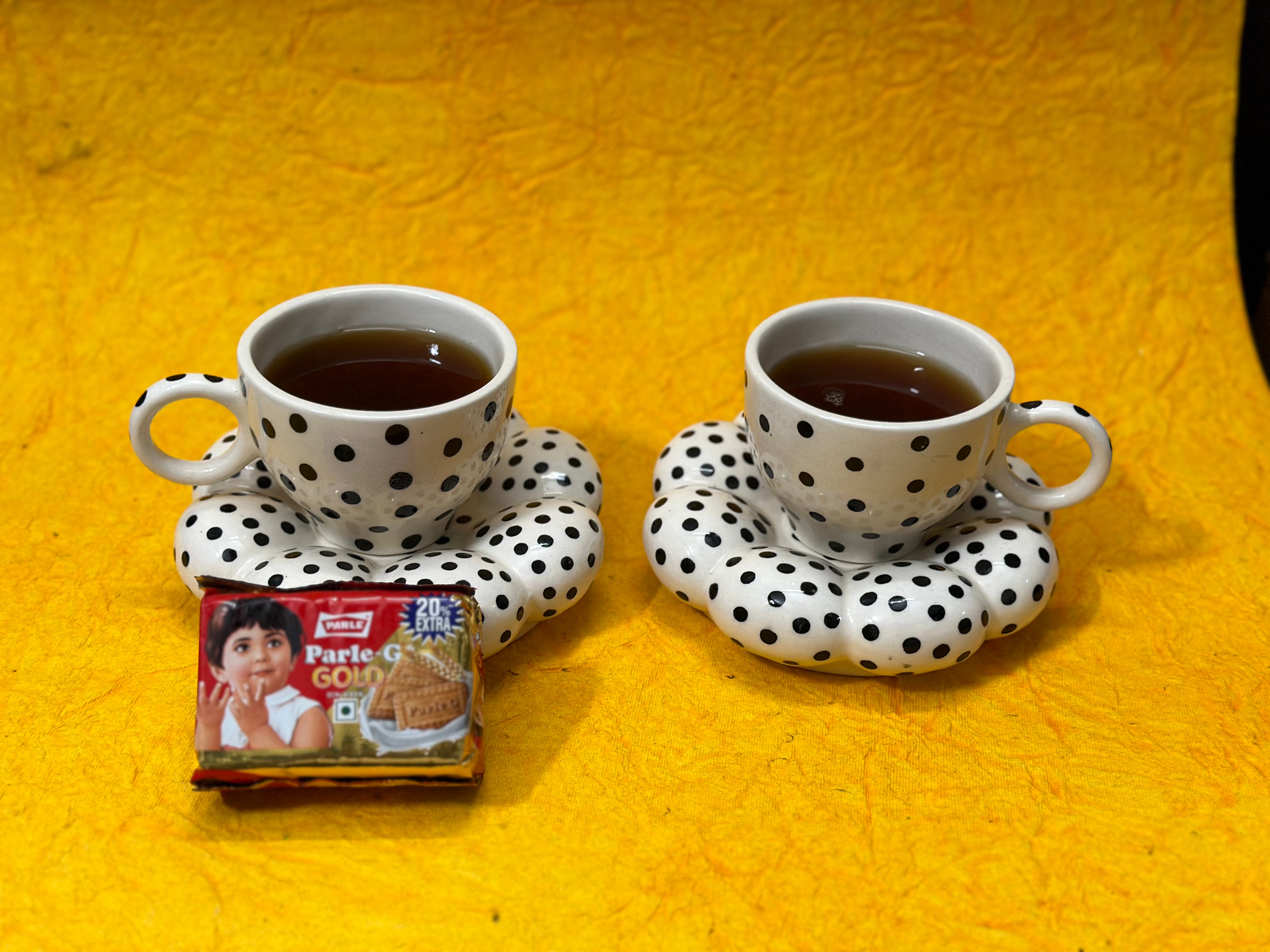 SET OF 2 CUPS WITH FLOWER STYLE SAUCERS - Utensil Master
