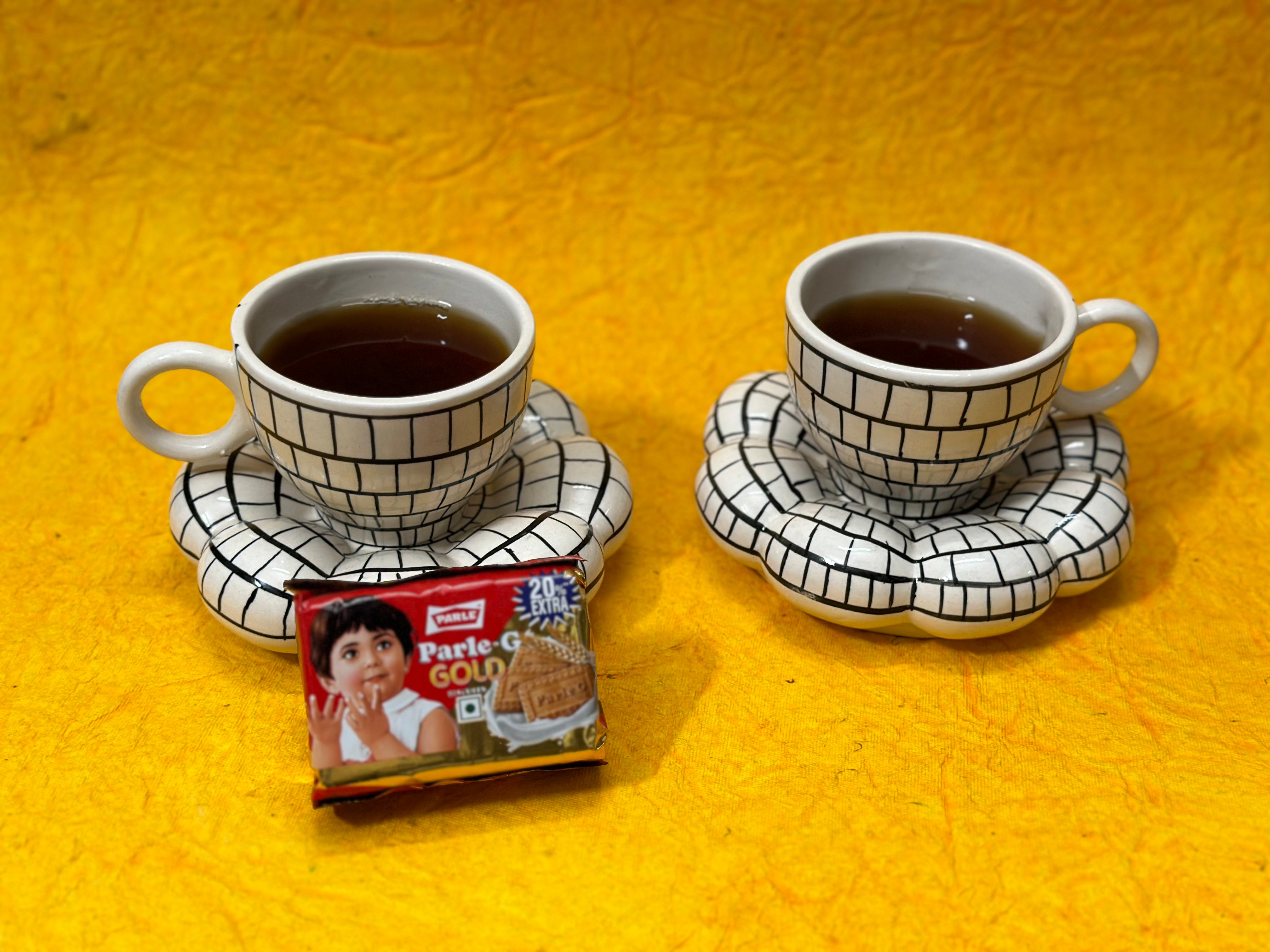 SET OF 2 CUPS WITH FLOWER STYLE SAUCERS - Utensil Master