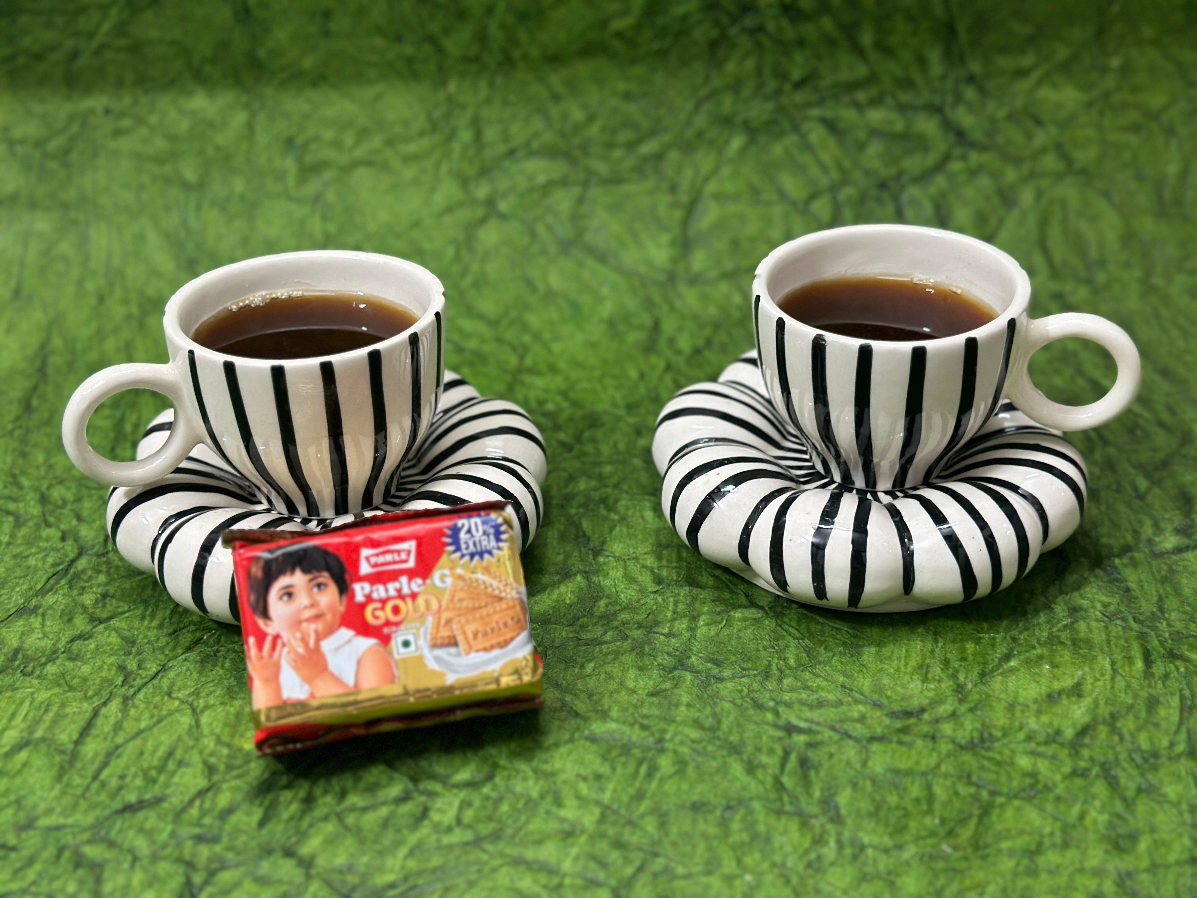 SET OF 2 CUPS WITH FLOWER STYLE SAUCERS - Utensil Master